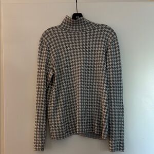 Ann Taylor Gray Houndstooth Top